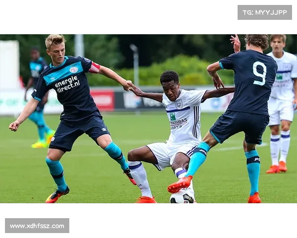 埃因青年的战术体系与阿贾青年风格的深度比较与解析 埃因青年的战术体系与阿贾青年风格的深度比较与解析