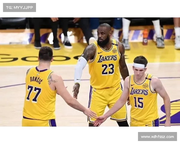 如何在詹姆斯降薪背后挖掘湖人未来机遇与挑战