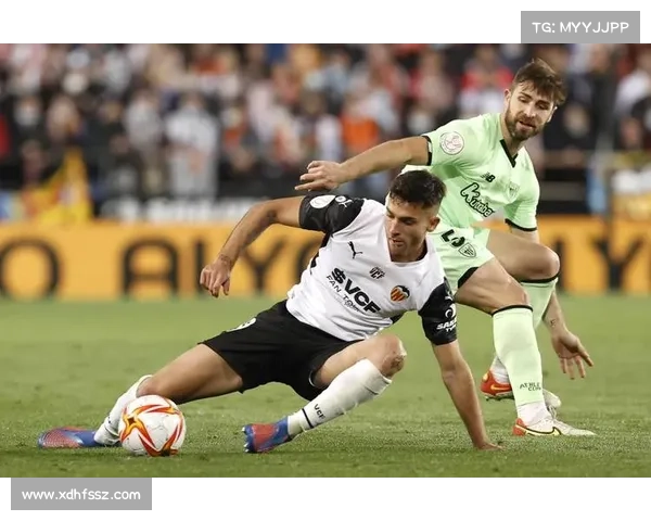 巴萨与皇马经典对抗战术分析：历史演变与现代博弈