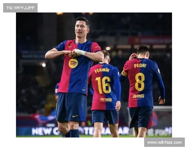 巴萨双星莱万与队友联手展现出色默契再度闪耀绿茵场 巴萨双星莱万与队友联手展现出色默契再度闪耀绿茵场